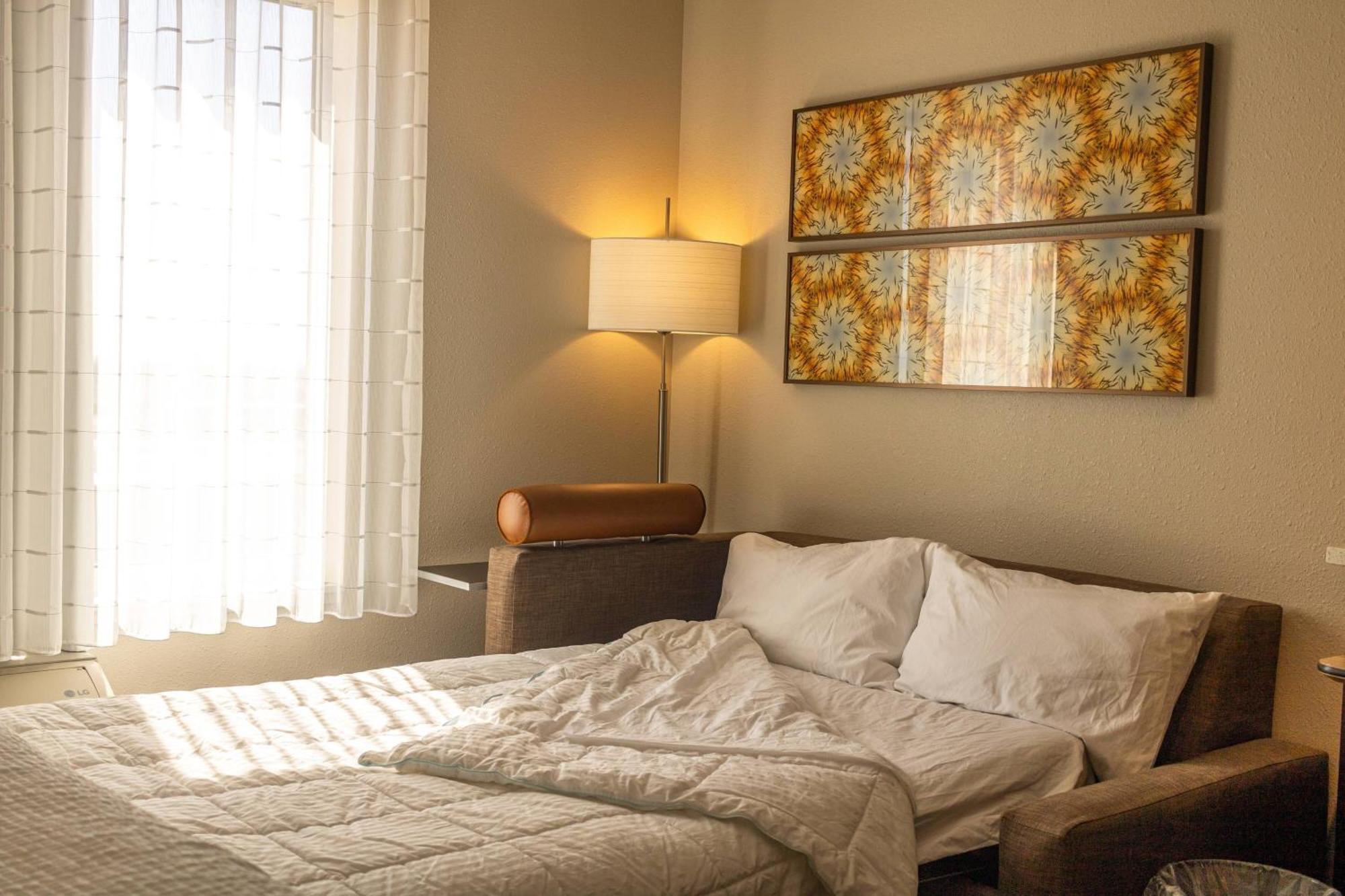 Towneplace Suites By Marriott Hays Bagian luar foto
