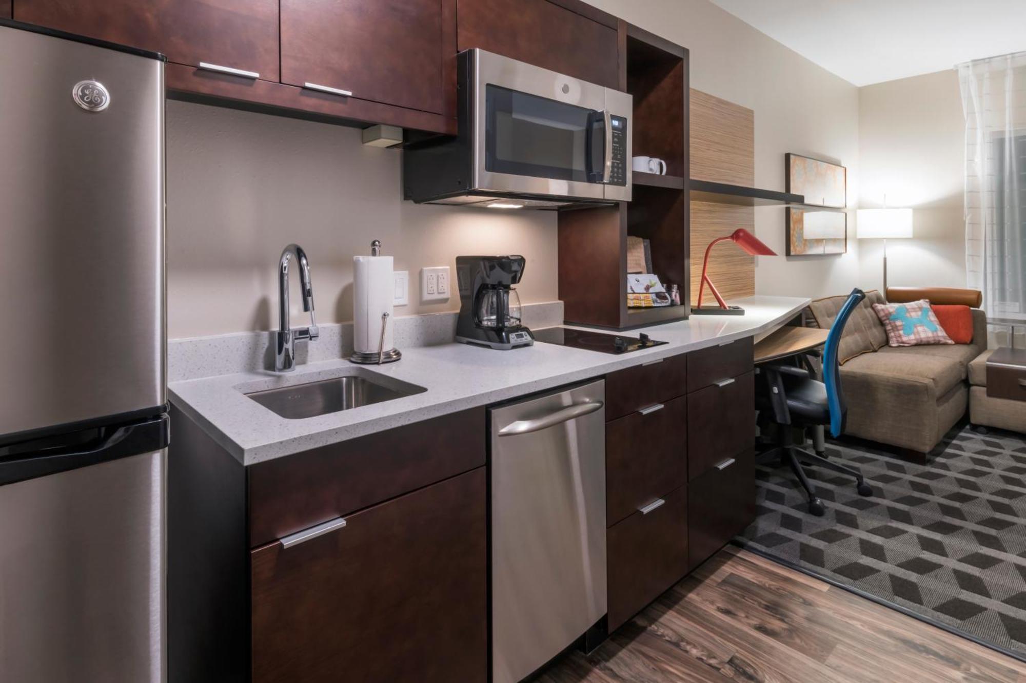 Towneplace Suites By Marriott Hays Bagian luar foto