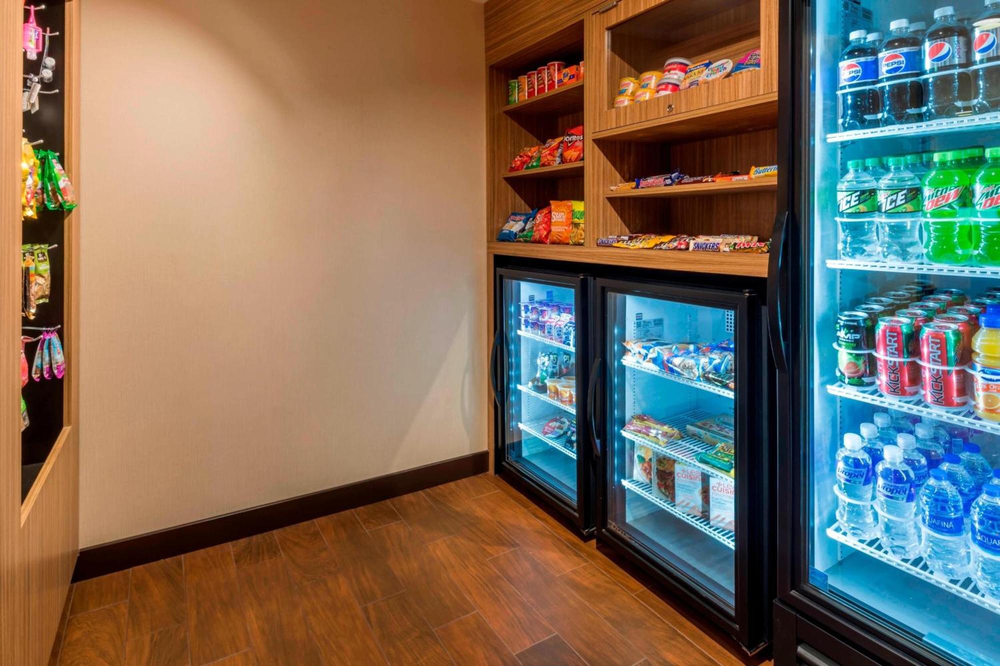 Towneplace Suites By Marriott Hays Bagian luar foto