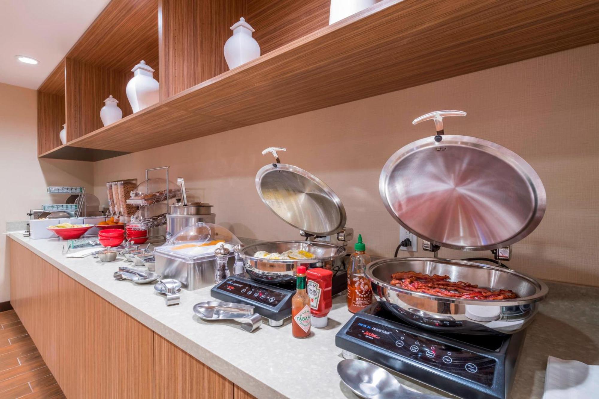Towneplace Suites By Marriott Hays Bagian luar foto