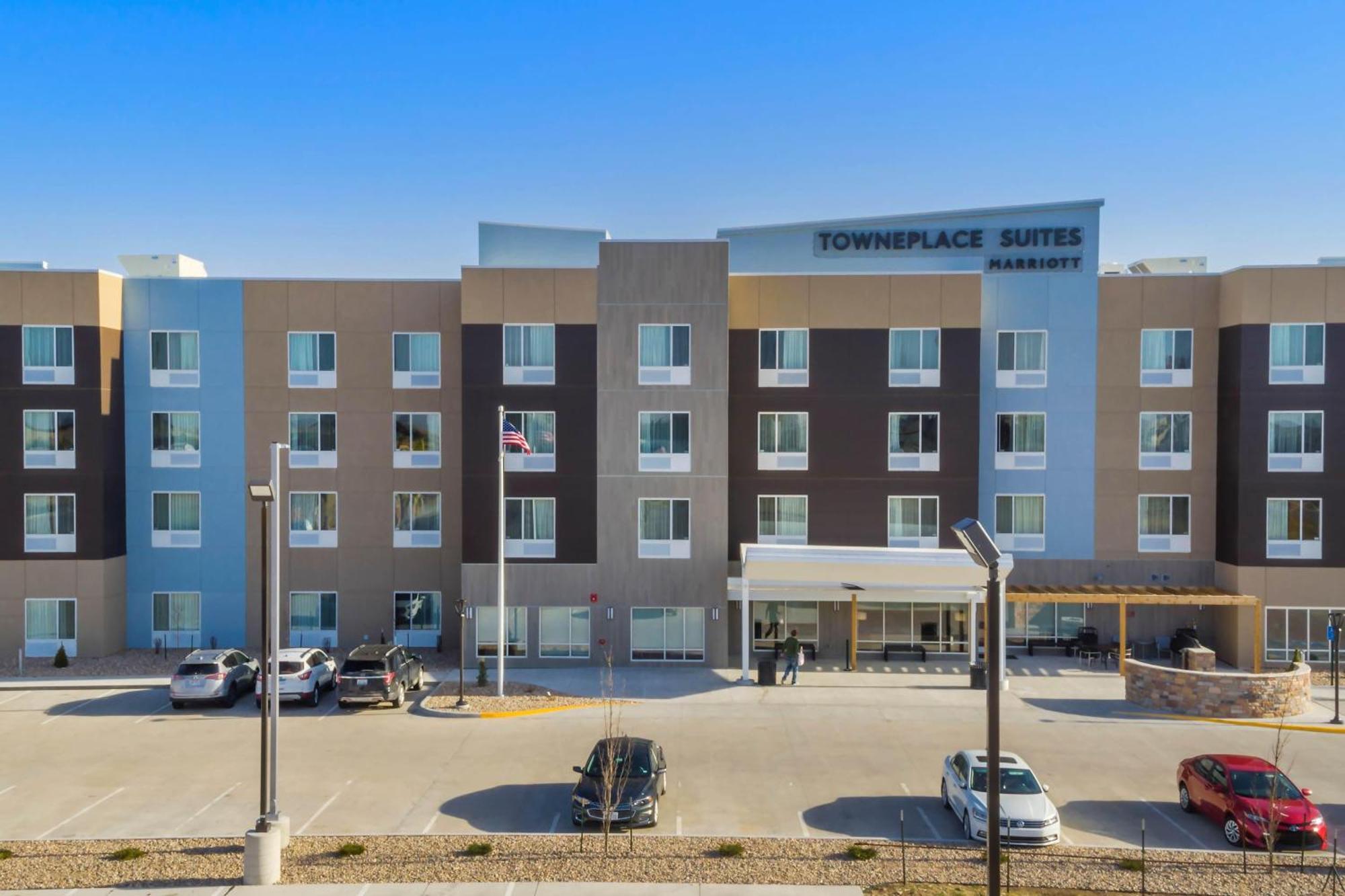 Towneplace Suites By Marriott Hays Bagian luar foto