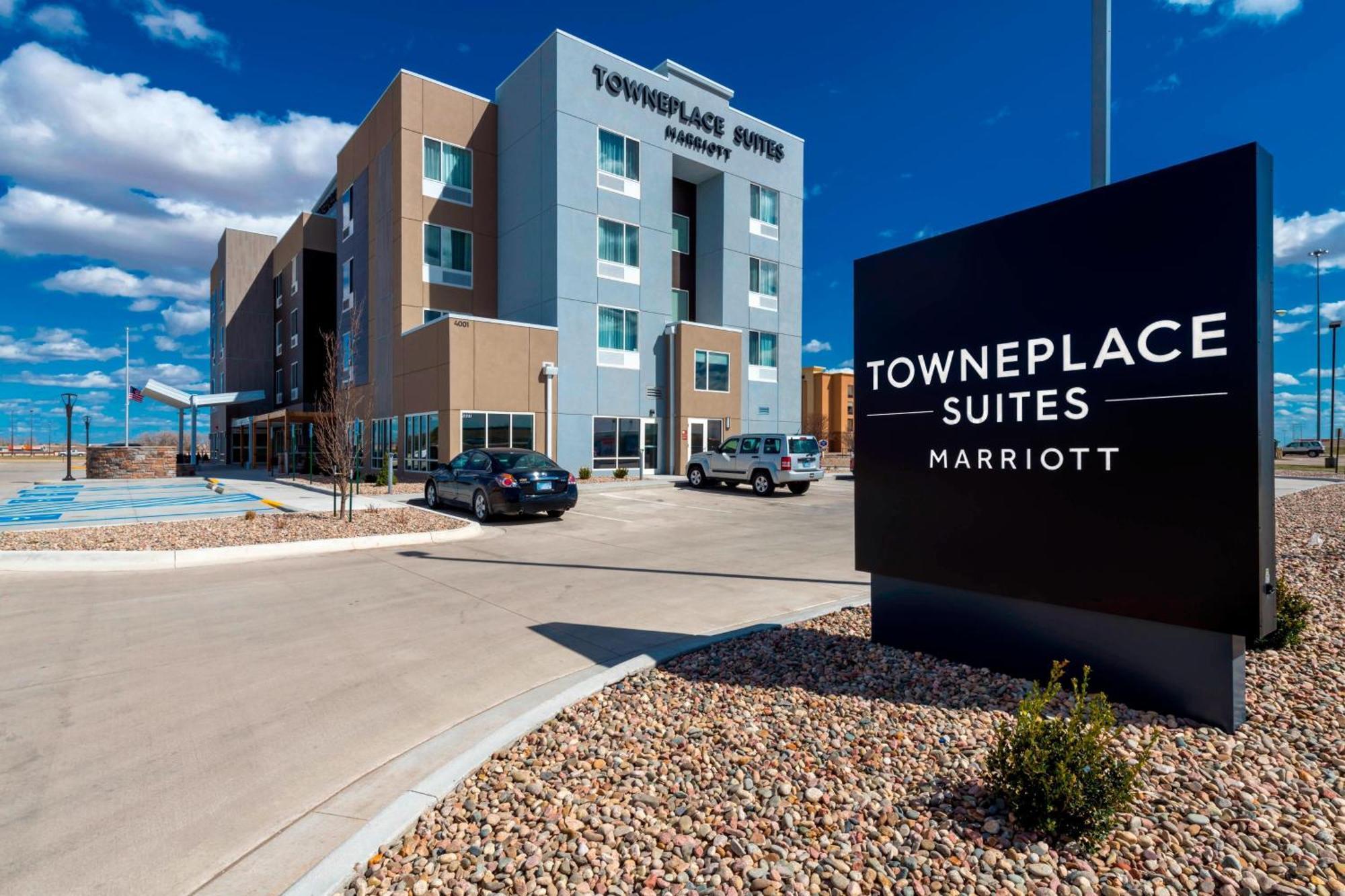 Towneplace Suites By Marriott Hays Bagian luar foto